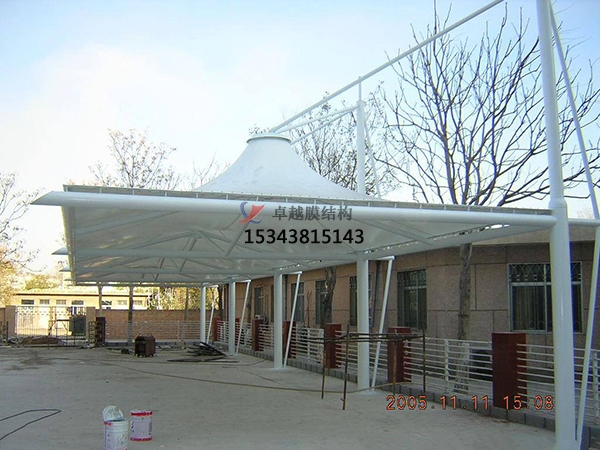 思南<font color='red'>膜結(jié)構(gòu)停車棚</font>【遮陽棚廠家】生產(chǎn)設(shè)計(jì)